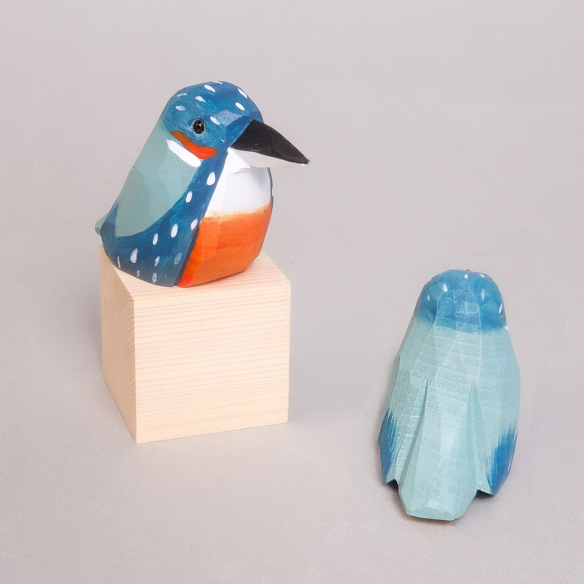 Hand-Carved Wooden Bird Figurine – Hummingbird