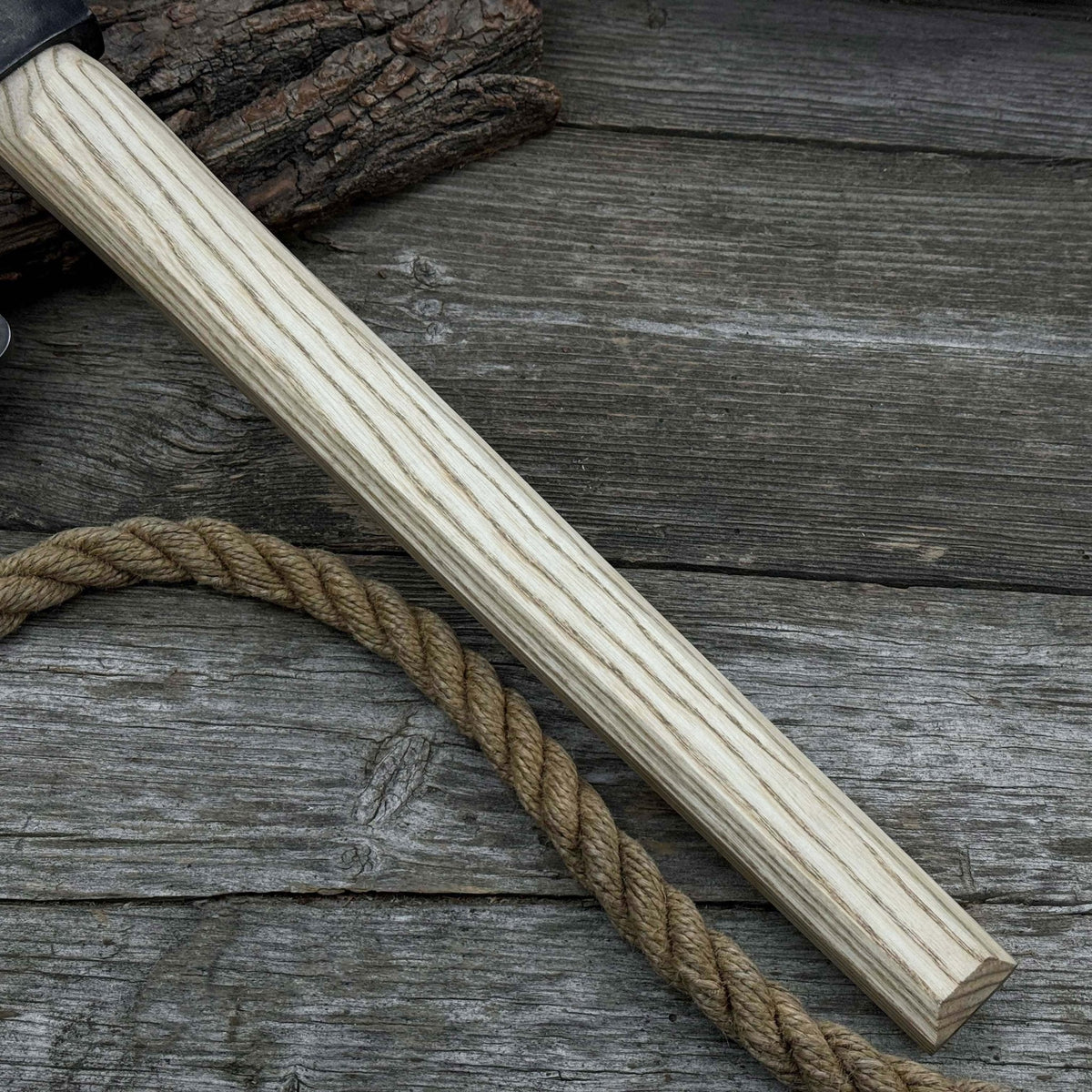 Carpenter’s Axe with Leather Shoulder Sheath, 0.84 kg (1.85 lb)